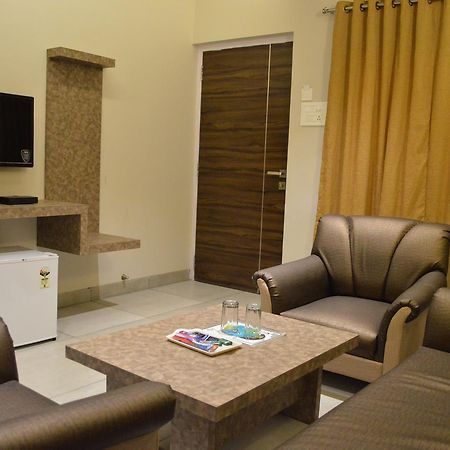 Resort Ruturaj Inn Alibag Exterior foto